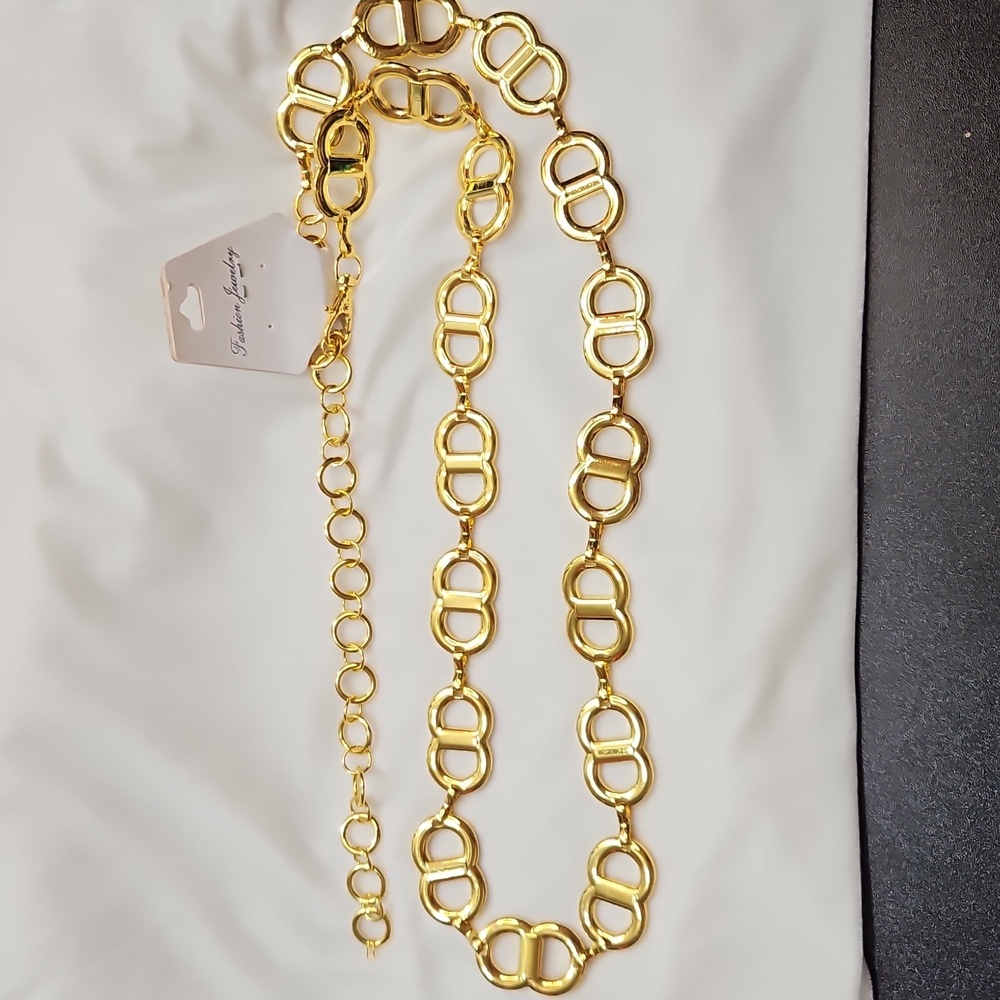 Ladies Gold Tone Chain Belt Adjustable Length Clip Closure Casual Dressy NWOT
